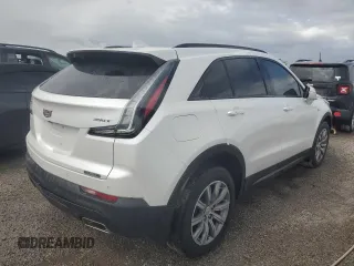 2022 Cadillac XT4 FWD Sport z VIN 1GYFZER44NF118862, wystawiony jako Copart lot #55231775 z przebiegiem 14 983 mil mil oraz Nie do naprawy. Historia ofert i sprzedaży dostępna na DreamBid. Obrazek 3.