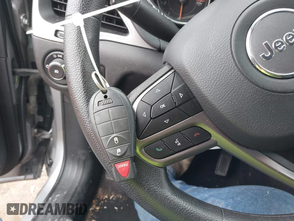 2019 Jeep Cherokee Latitude z VIN 1C4PJMCB3KD459969, wystawiony jako IAAI lot #41952058 z przebiegiem 82 719 mil mil oraz . Historia ofert i sprzedaży dostępna na DreamBid. Obrazek 11.