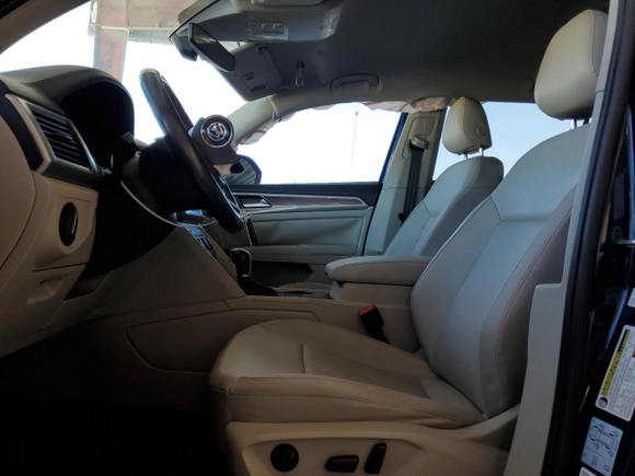 2018 Volkswagen Atlas SE with VIN 1V2DR2CA2JC579756, listed as a Copart auction lot 52103165 with 102,437 mi miles and Salvage title. Bid and sale history available at DreamBid. Image 7.