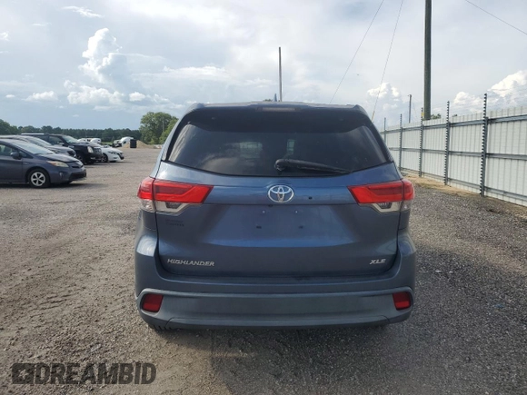 2017 Toyota Highlander XLE with VIN 5TDKZRFH4HS215440, listed as a Copart auction lot 61373345 with 171,924 mi miles and Clean title. Bid and sale history available at DreamBid. Image 6.