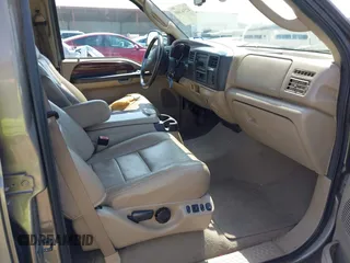 2005 Ford Excursion Limited z VIN 1FMNU42P25ED44334, wystawiony jako IAAI lot #42344600 z przebiegiem 171 512 mil mil oraz . Historia ofert i sprzedaży dostępna na DreamBid. Obrazek 5.