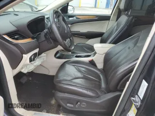 2015 Lincoln MKC z VIN 5LMTJ2AH9FUJ03616, wystawiony jako Copart lot #56681155 z przebiegiem 95 055 mil mil oraz Szkoda całkowita • Salvage title. Historia ofert i sprzedaży dostępna na DreamBid. Obrazek 7.