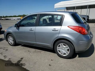 2011 Nissan Versa S z VIN 3N1BC1CP2BL469761, wystawiony jako Copart lot #57906935 z przebiegiem 178 416 mil mil oraz Szkoda całkowita • Salvage title. Historia ofert i sprzedaży dostępna na DreamBid. Obrazek 2.