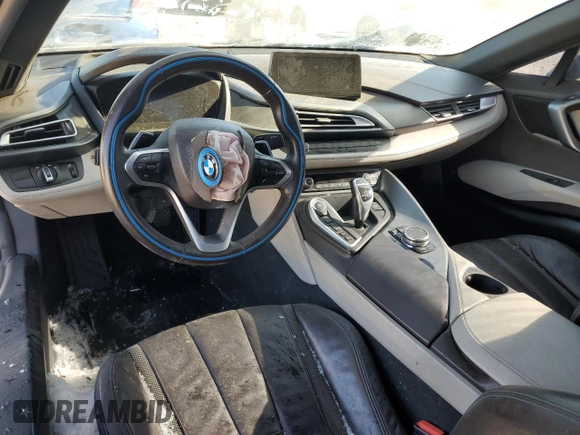 2015 BMW i8 z VIN WBY2Z2C51FV392594, wystawiony jako Copart lot #42561715 z przebiegiem Nie podano mil oraz Szkoda całkowita • Salvage title. Historia ofert i sprzedaży dostępna na DreamBid. Obrazek 8.