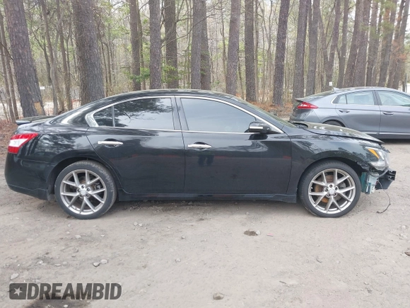 2011 Nissan Maxima SV z VIN 1N4AA5AP8BC824023, wystawiony jako IAAI lot #41937867 z przebiegiem 159 886 mil mil oraz . Historia ofert i sprzedaży dostępna na DreamBid. Obrazek 13.