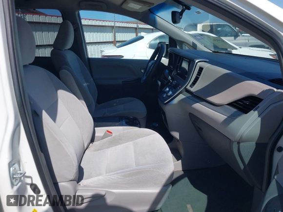 2016 Toyota Sienna LE AAS with VIN 5TDKK3DCXGS709132, listed as a IAAI auction lot 41993473 with 270,811 mi miles. Bid and sale history available at carsss.com. Image 5.