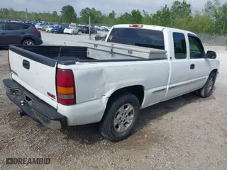 2002 GMC Sierra 1500 SLE with VIN 2GTEC19V421138682, listed as a IAAI auction lot 41945481 with 520,499 mi miles. Bid and sale history available at carsss.com. Image 4.