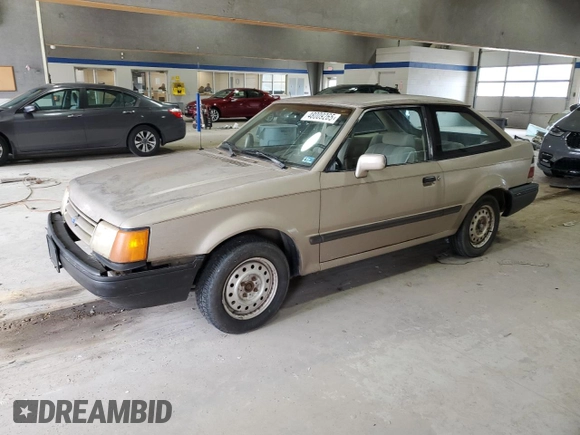 1990 Ford Escort z VIN 1FAPP9198LW113794, wystawiony jako Copart lot #48009265 z przebiegiem 67 809 mil mil oraz Czysty tytuł • Clean title. Historia ofert i sprzedaży dostępna na DreamBid. Obrazek 1.