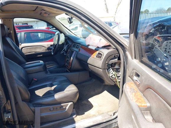 2007 Chevrolet Suburban LT with VIN 3GNFK16357G166135, listed as a IAAI auction lot 41880000 with 229,465 mi miles. Bid and sale history available at carsss.com. Image 5.