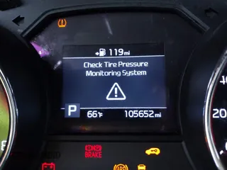 2019 Kia Sedona EX with VIN KNDMB5C18K6526325, listed as a IAAI auction lot 41877920 with 105,652 mi miles. Bid and sale history available at carsss.com. Image 16.
