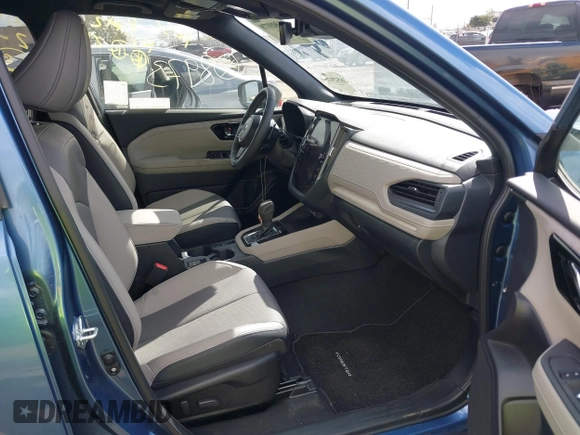 2025 Subaru Forester Limited with VIN JF2SLDRC3SH432205, listed as a IAAI auction lot 41823778 with 327 mi miles. Bid and sale history available at carsss.com. Image 5.