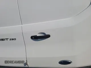 2019 Ford Transit z VIN 1FTYR1YG6KKB08582, wystawiony jako IAAI lot #42683210 z przebiegiem 144 026 mil mil oraz . Historia ofert i sprzedaży dostępna na DreamBid. Obrazek 1.