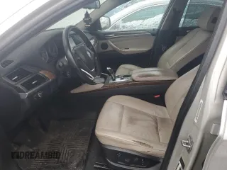 2010 BMW X6 xDrive35i z VIN 5UXFG4C51AL225532, wystawiony jako Copart lot #87133284 z przebiegiem 190 450 mil mil oraz Tytuł czysty. Historia ofert i sprzedaży dostępna na DreamBid. Obrazek 7.