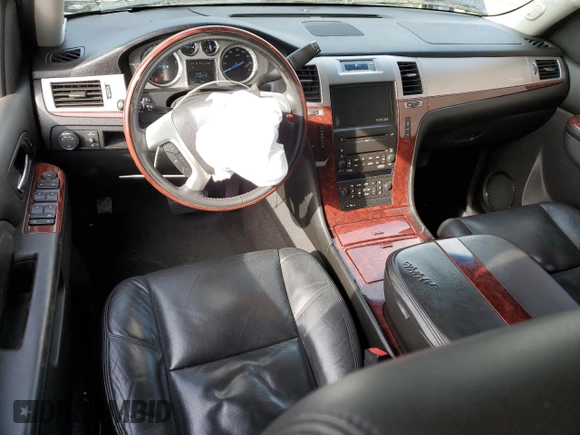 2010 Cadillac Escalade z VIN 1GYUKAEF8AR254884, wystawiony jako Copart lot #44844935 z przebiegiem 130 269 mil mil oraz Szkody całkowita. Historia ofert i sprzedaży dostępna na DreamBid. Obrazek 8.