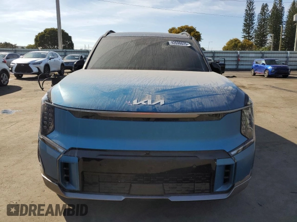 2024 Kia EV9 GT-Line with VIN KNDAEFS5XR6026097, listed as a Copart auction lot 42690075 with 9,209 mi miles and Salvage Title. Bid and sale history available at carsss.com. Image 5.