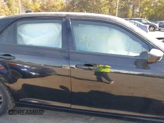 2016 Chrysler 300 S z VIN 2C3CCAGG1GH152537, wystawiony jako IAAI lot #37898509 z przebiegiem Nie podano mil oraz . Historia ofert i sprzedaży dostępna na DreamBid. Obrazek 13.