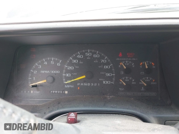 1998 GMC Yukon with VIN 1GKEK13R9WJ734112, listed as a IAAI auction lot 42072548 with 226,061 mi miles. Bid and sale history available at carsss.com. Image 7.