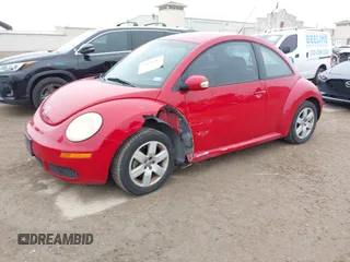 2007 Volkswagen New Beetle Coupe with VIN 3VWPW31C07M516760, listed as a IAAI auction lot 41450083 with 132,462 mi miles. Bid and sale history available at carsss.com. Image 2.
