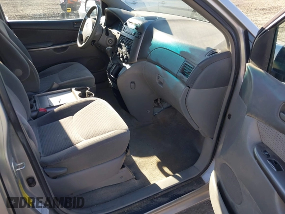 2006 Toyota Sienna LE with VIN 5TDBA23C06S064777, listed as a IAAI auction lot 41696905 with 250,761 mi miles. Bid and sale history available at carsss.com. Image 5.