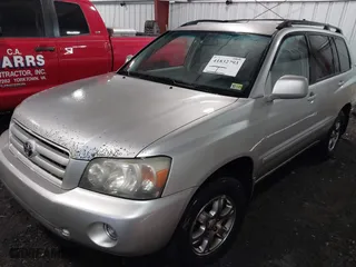 2006 Toyota Highlander with VIN JTEHP21AX60185437, listed as a IAAI auction lot 41832793 with 267,156 mi miles. Bid and sale history available at carsss.com. Image 2.