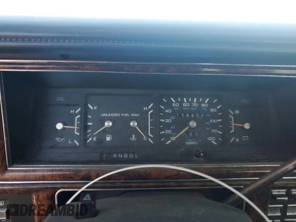 1990 Chrysler New Yorker z VIN 1C3XY66R4LD784183, wystawiony jako Copart lot #75364784 z przebiegiem 114 456 mil mil oraz Tytuł czysty. Historia ofert i sprzedaży dostępna na DreamBid. Obrazek 9.