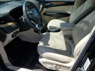 2016 Lincoln MKC Select z VIN 5LMCJ2D99GUJ20017, wystawiony jako Copart lot #57096925 z przebiegiem 95 529 mil mil oraz Czysty tytuł • Clean title. Historia ofert i sprzedaży dostępna na DreamBid. Obrazek 7.