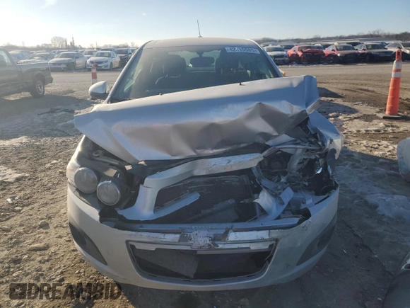 2015 Chevrolet Sonic LS z VIN 1G1JA5SH9F4117264, wystawiony jako Copart lot #42215585 z przebiegiem 55 869 mil mil oraz Szkoda całkowita • Salvage title. Historia ofert i sprzedaży dostępna na DreamBid. Obrazek 5.
