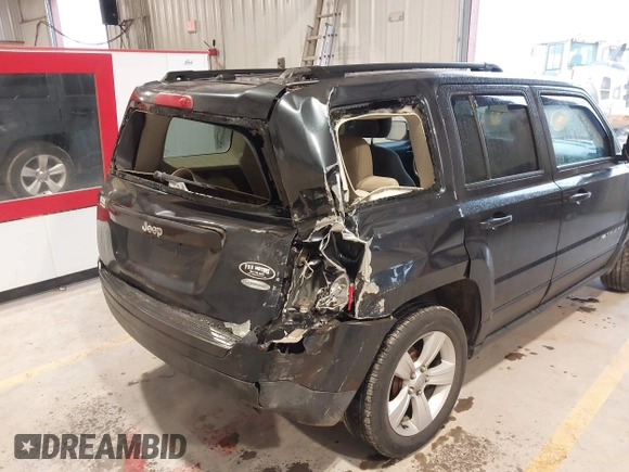 2014 Jeep Patriot Latitude with VIN 1C4NJPFA0ED633657, listed as a IAAI auction lot 41447982 with 104,664 mi miles and . Bid and sale history available at carsss.com. Image 6.