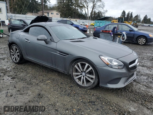 2017 Mercedes-Benz SLC 300 z VIN WDDPK3JA9HF133128, wystawiony jako Copart lot #49332575 z przebiegiem Nie podano mil oraz Szkoda całkowita • Salvage title. Historia ofert i sprzedaży dostępna na DreamBid. Obrazek 4.