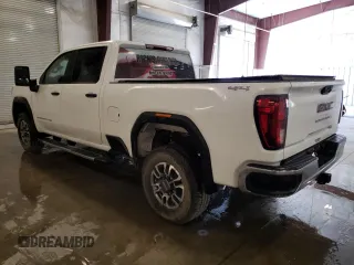 2024 GMC Sierra 3500HD Pro z VIN 1GT49SE75RF393920, wystawiony jako Copart lot #74218914 z przebiegiem 9858 mil mil oraz Szkoda całkowita • Salvage title. Historia ofert i sprzedaży dostępna na DreamBid. Obrazek 2.