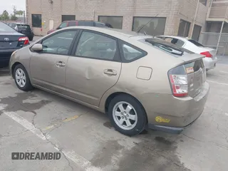 2005 Toyota Prius with VIN JTDKB20U350126328, listed as a IAAI auction lot 42098924 with 237,916 mi miles. Bid and sale history available at carsss.com. Image 3.