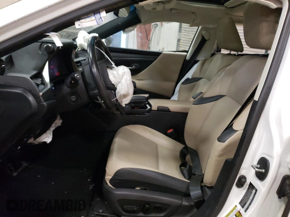 2021 Lexus ES 250 z VIN 58AD11D17MU007781, wystawiony jako Copart lot #46686255 z przebiegiem 46 571 mil mil oraz Nie do naprawy • Non repairable. Historia ofert i sprzedaży dostępna na DreamBid. Obrazek 7.
