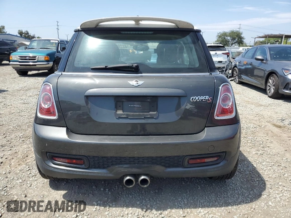 2011 MINI Hardtop S z VIN WMWSV3C50BTY11900, wystawiony jako Copart lot #58225085 z przebiegiem 145 168 mil mil oraz Tytuł czysty. Historia ofert i sprzedaży dostępna na DreamBid. Obrazek 6.