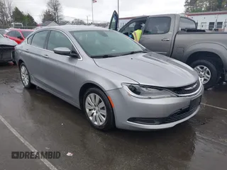 2017 Chrysler 200 Touring z VIN 1C3CCCFB6HN512475, wystawiony jako IAAI lot #41865998 z przebiegiem 163 473 mil mil oraz . Historia ofert i sprzedaży dostępna na DreamBid. Obrazek 1.