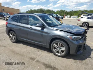 2021 BMW X1 sDrive28i z VIN WBXJG7C00M5T64693, wystawiony jako Copart lot #54013925 z przebiegiem 26 075 mil mil oraz Szkody całkowita. Historia ofert i sprzedaży dostępna na DreamBid. Obrazek 4.