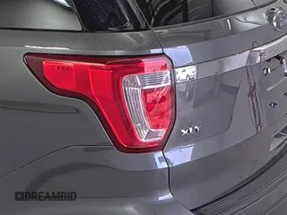 2019 Ford Explorer XLT z VIN 1FM5K8D85KGB20171, wystawiony jako IAAI lot #42767312 z przebiegiem 83 569 mil mil oraz . Historia ofert i sprzedaży dostępna na DreamBid. Obrazek 13.