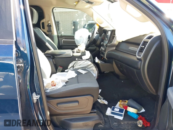 2019 Ram 1500 Big Horn z VIN 1C6RREFT4KN769061, wystawiony jako IAAI lot #41356744 z przebiegiem Nie podano mil oraz . Historia ofert i sprzedaży dostępna na DreamBid. Obrazek 5.