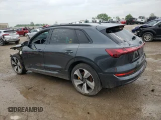 2022 Audi e-tron Premium Plus z VIN WA1LAAGE9NB010971, wystawiony jako Copart lot #51066514 z przebiegiem 26 885 mil mil oraz Szkoda całkowita • Salvage title. Historia ofert i sprzedaży dostępna na DreamBid. Obrazek 2.