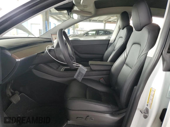 2022 Tesla Model Y Long Range z VIN 7SAYGAEE9NF493262, wystawiony jako Copart lot #52975005 z przebiegiem 63 189 mil mil oraz Szkoda całkowita • Salvage title. Historia ofert i sprzedaży dostępna na DreamBid. Obrazek 7.