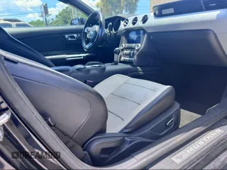 2017 Ford Mustang EcoBoost z VIN 1FA6P8TH0H5212553, wystawiony jako IAAI lot #42607591 z przebiegiem 117 729 mil mil oraz . Historia ofert i sprzedaży dostępna na DreamBid. Obrazek 5.