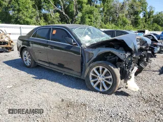 2018 Chrysler 300 Touring L z VIN 2C3CCARG5JH226787, wystawiony jako Copart lot #53628725 z przebiegiem Nie podano mil oraz Czysty tytuł • Clean title. Historia ofert i sprzedaży dostępna na DreamBid. Obrazek 4.