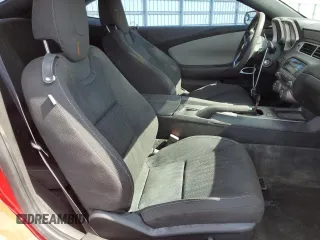 2013 Chevrolet Camaro LS z VIN 2G1FA1E36D9235765, wystawiony jako Copart lot #58519535 z przebiegiem 49 180 mil mil oraz Czysty tytuł • Clean title. Historia ofert i sprzedaży dostępna na DreamBid. Obrazek 10.
