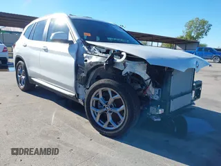 2023 BMW X3 xDrive30i z VIN 5UX53DP06P9R03848, wystawiony jako IAAI lot #40777383 z przebiegiem 4 377 mil mil oraz . Historia ofert i sprzedaży dostępna na DreamBid. Obrazek 1.