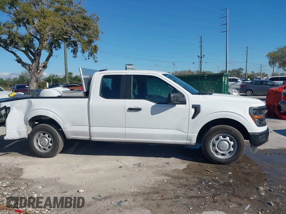 2024 Ford F-150 XL z VIN 1FTEX1KP7RKE49677, wystawiony jako IAAI lot #41592556 z przebiegiem 11 136 mil mil oraz . Historia ofert i sprzedaży dostępna na DreamBid. Obrazek 13.