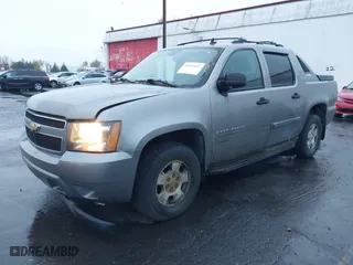 2007 Chevrolet Avalanche LT w/3LT with VIN 3GNFK12397G130146, listed as a IAAI auction lot 40836657 with 319,028 mi miles. Bid and sale history available at carsss.com. Image 2.