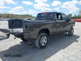 2023 Ram 2500 Tradesman z VIN 3C6UR5CJ9PG503984, wystawiony jako IAAI lot #41855474 z przebiegiem 47 131 mil mil oraz . Historia ofert i sprzedaży dostępna na DreamBid. Obrazek 4.