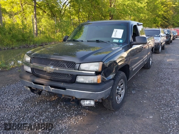 2005 Chevrolet Silverado 1500 LS z VIN 2GCEC19V551250024, wystawiony jako IAAI lot #42357909 z przebiegiem 166 305 mil mil oraz . Historia ofert i sprzedaży dostępna na DreamBid. Obrazek 6.