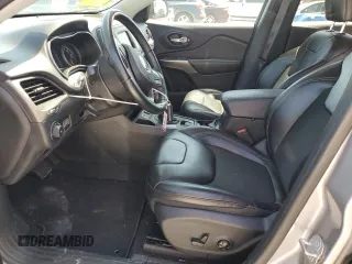 2019 Jeep Cherokee Latitude Plus z VIN 1C4PJLLB2KD312567, wystawiony jako Copart lot #54528005 z przebiegiem 69 980 mil mil oraz Szkoda całkowita • Salvage title. Historia ofert i sprzedaży dostępna na DreamBid. Obrazek 7.