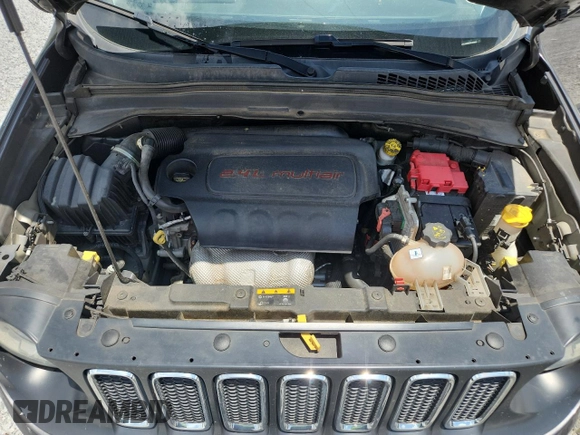 2018 Jeep Renegade Latitude z VIN ZACCJABB9JPJ32603, wystawiony jako Copart lot #61235035 z przebiegiem 69 397 mil mil oraz Szkoda całkowita • Salvage title. Historia ofert i sprzedaży dostępna na DreamBid. Obrazek 12.