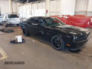 2014 Dodge Challenger R/T z VIN 2C3CDYBT5EH270467, wystawiony jako IAAI lot #40427380 z przebiegiem 84 100 mil mil oraz . Historia ofert i sprzedaży dostępna na DreamBid. Obrazek 1.